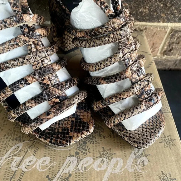 NEW IN BOX Free People Colette Block Heel Sandal Snake Pattern Size 39 / 9 - Picture 5 of 8